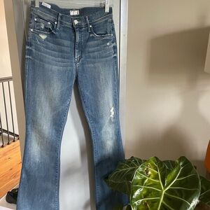 Mother Weekender Fray jeans
